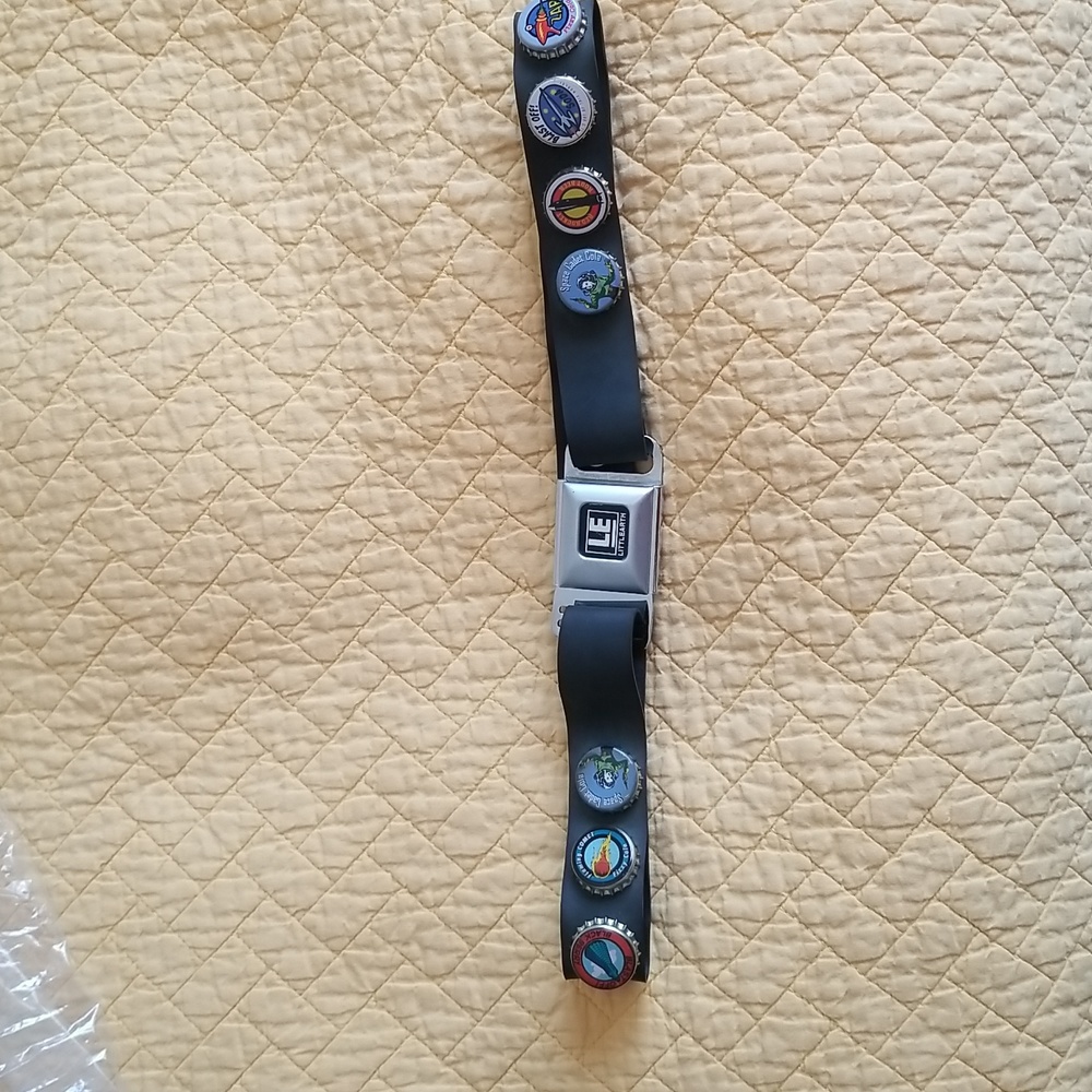 Women's bottle cap belt